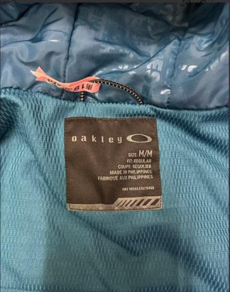 極美品！！ ほぼ新品。　Oakley スノーボードウェア Mサイズ　上下