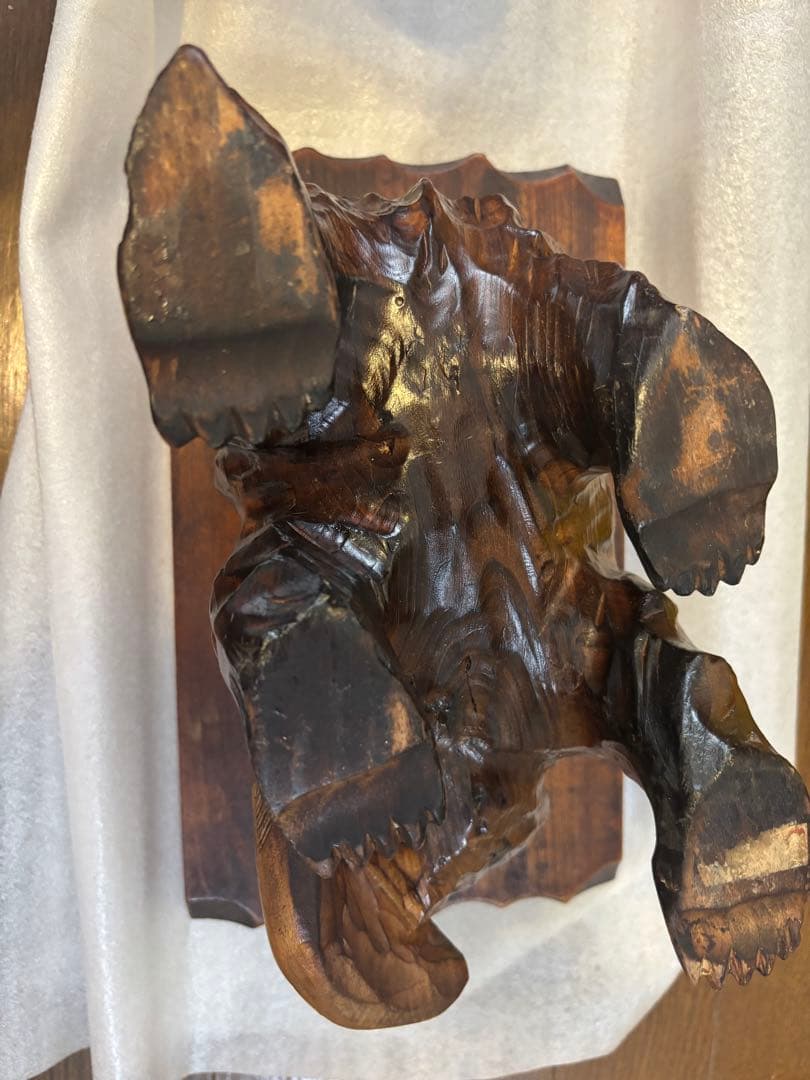 木製クマと魚の彫刻 約30cm