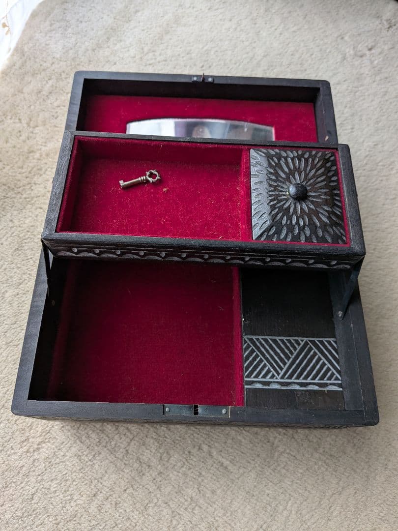 木製オルゴール 彫刻彫り　Vintage　(⁠✿⁠^⁠‿⁠^⁠)