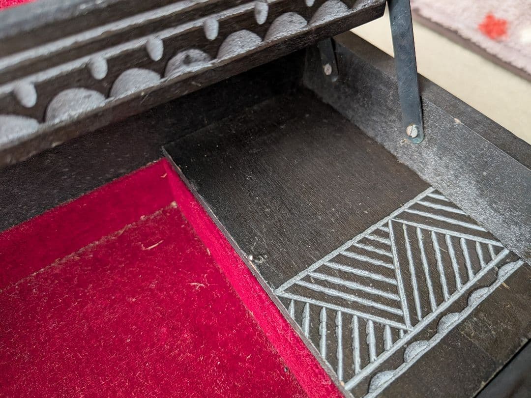 木製オルゴール 彫刻彫り　Vintage　(⁠✿⁠^⁠‿⁠^⁠)