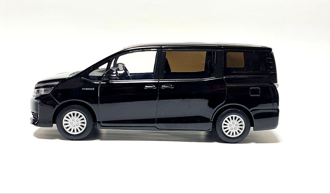 トヨタ 80系 ヴォクシー カラーサンプル