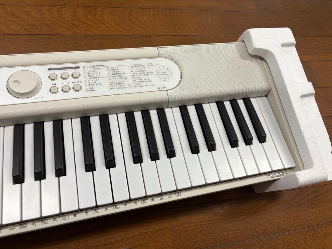 CASIO 電子ピアノ LK-526 2022年製
