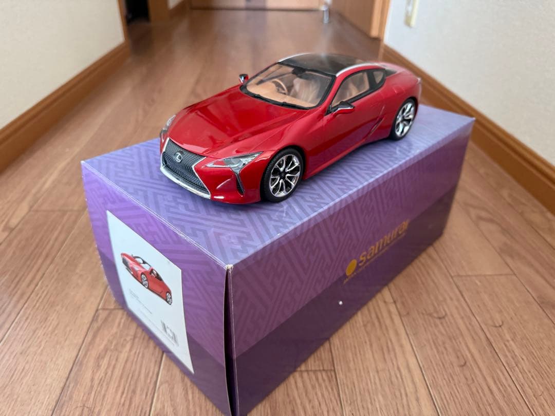 京商　レクサス　LC500 1/18ミニカー