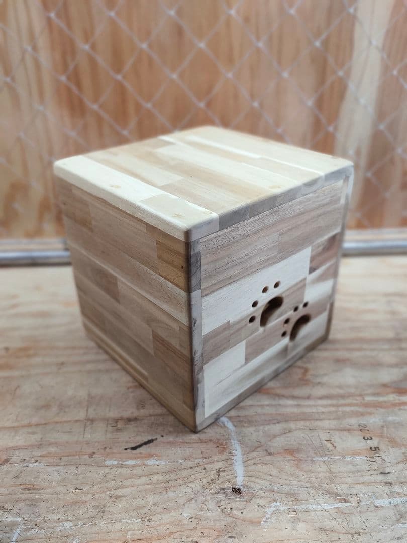 猫ちゃんの秘密基地　アカシア材　No,1　　猫ハウス