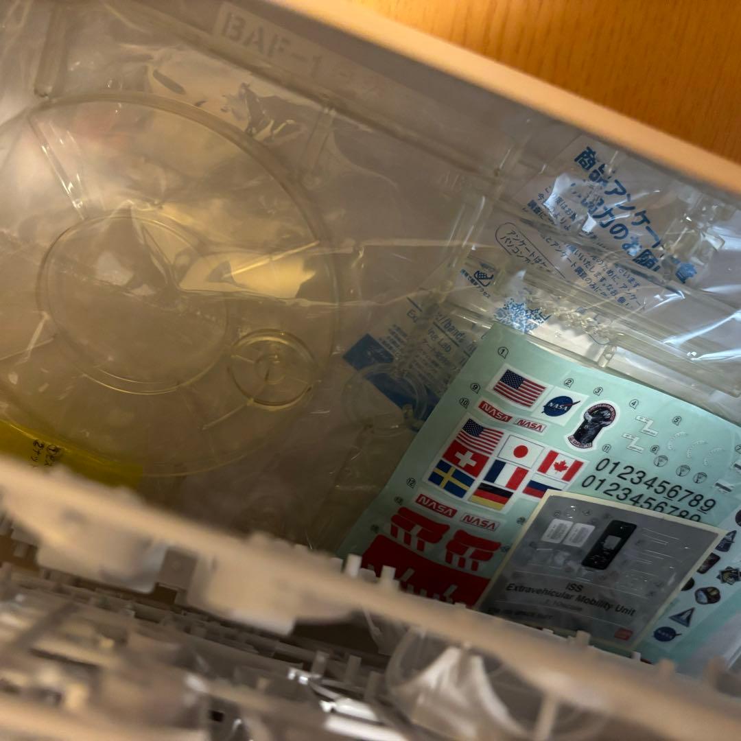 バンダイ ISS船外活動用宇宙服 プラモデル　1/10