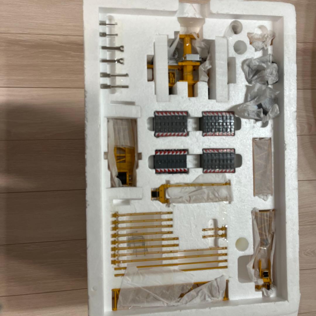 新品　クローラークレーン模型　プラモデル大型600t リープヘル