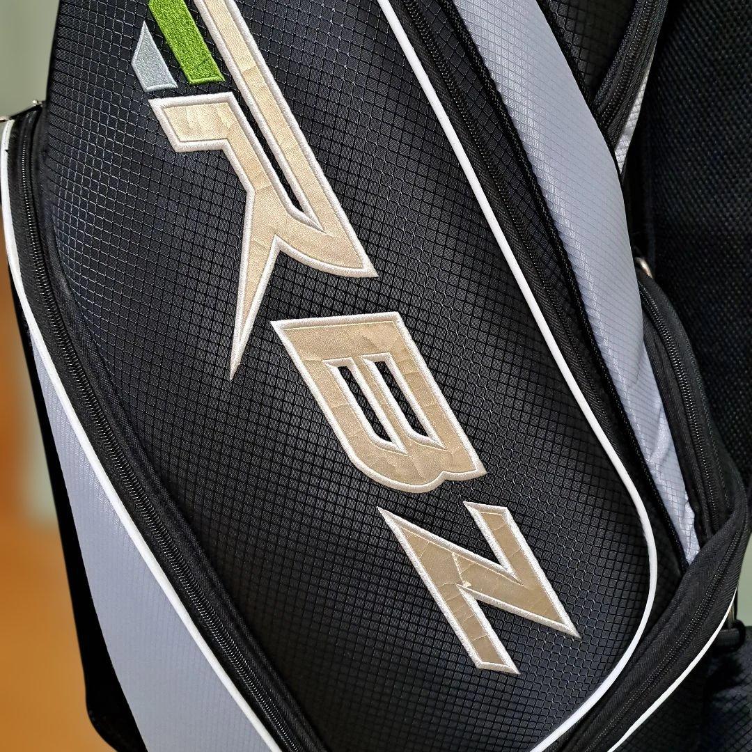 テーラーメイドRBZ ゴルフバッグ.フード付き。10インチ軽量モデル。