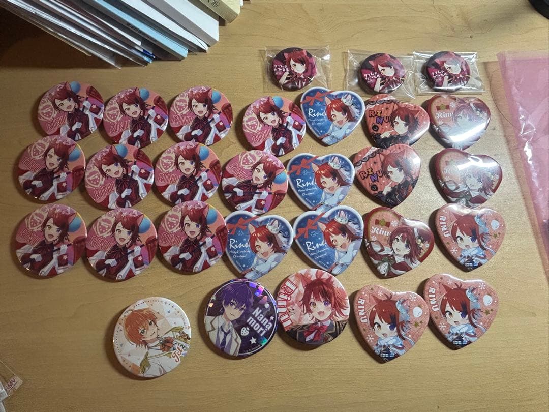 キャラクターグッズセット 36個のピンバッジ