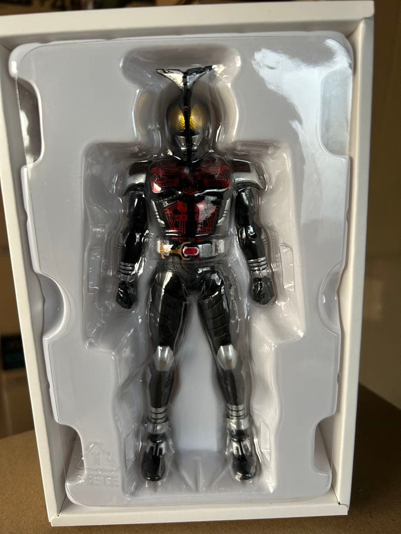 SHF 真骨彫仮面ライダーダークカブト