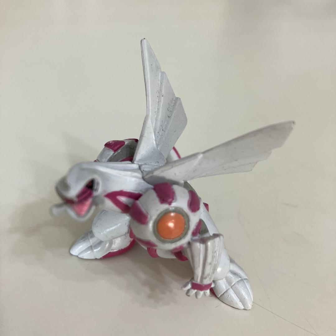 モンコレパルキア　ホワイトピンクのドラゴンフィギュア