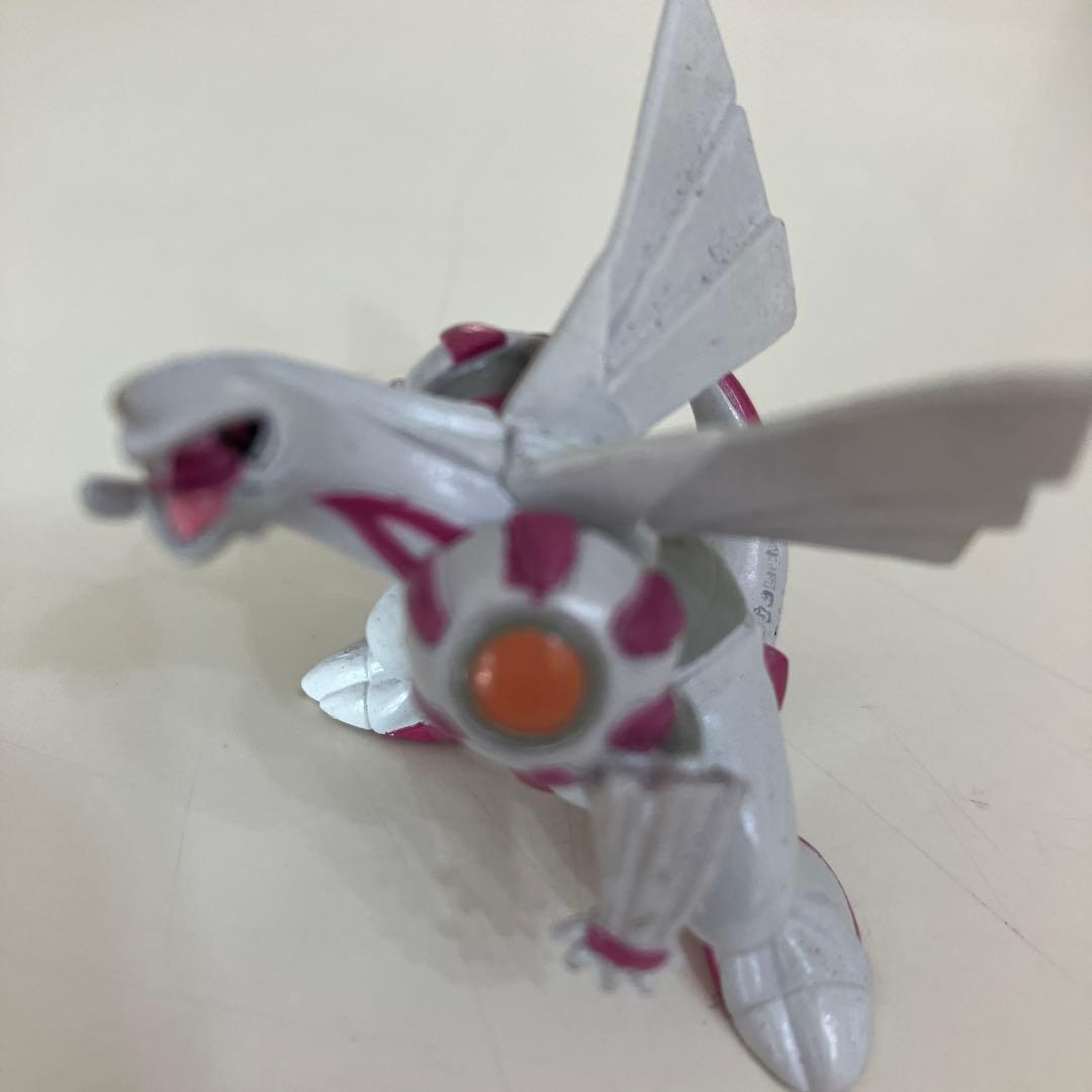 モンコレパルキア　ホワイトピンクのドラゴンフィギュア