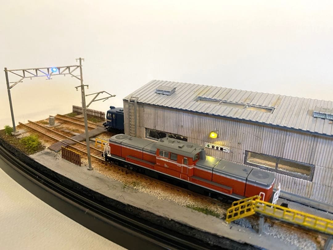 Nゲージ　ジオラマ　鉄道　模型　機関区　LED照明付き