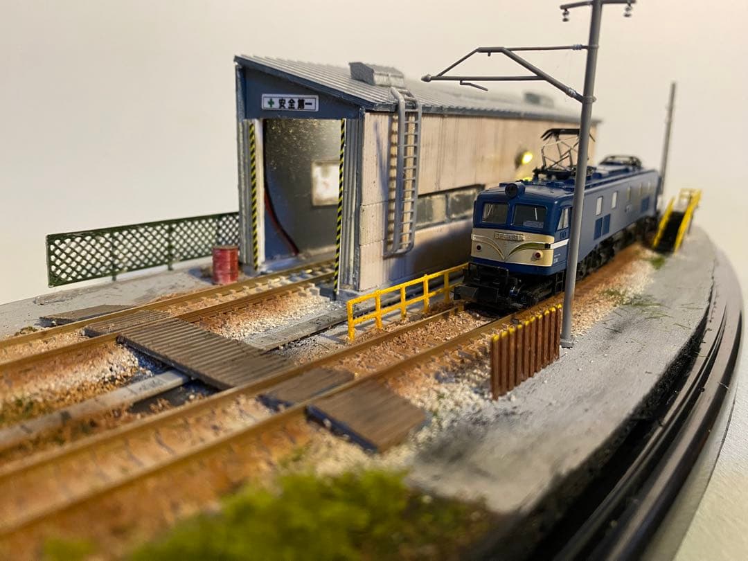 Nゲージ　ジオラマ　鉄道　模型　機関区　LED照明付き