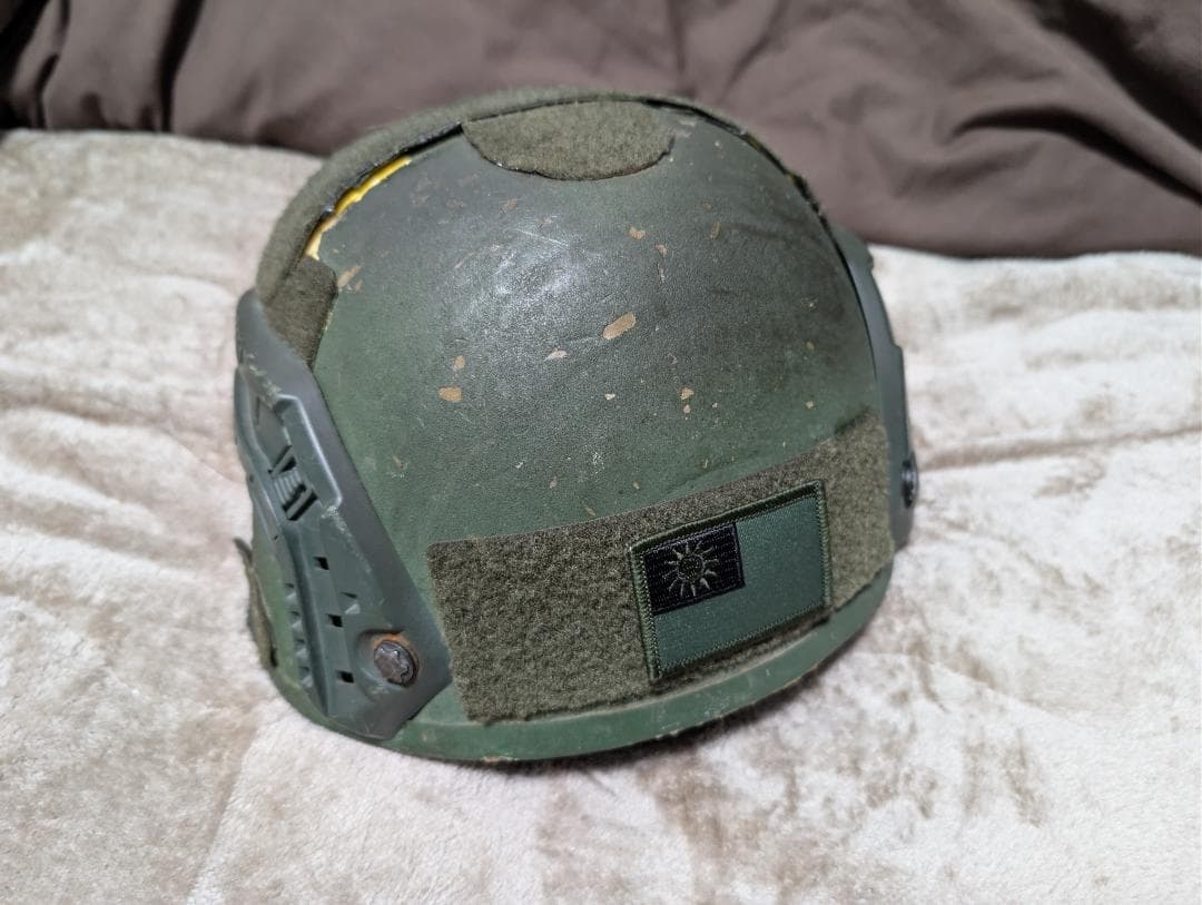 （官品実物）台湾陸軍EMBH-105防護ヘルメット（中華民国　鉄帽）