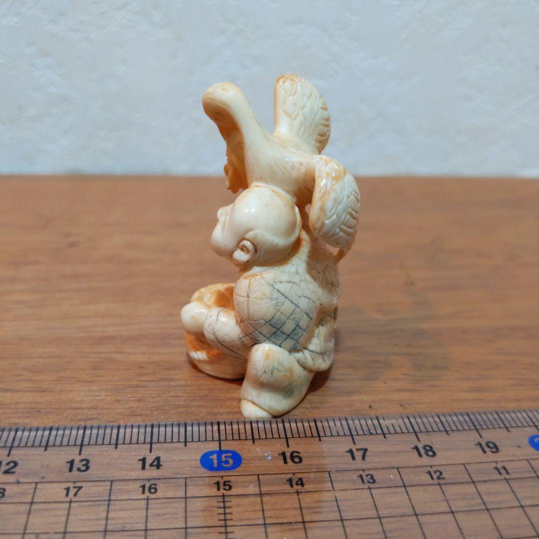 時代提げ物 人物根付 天然素材 在銘【鵜匠と鵜①】高さ約4.8cm 重さ約22ｇ