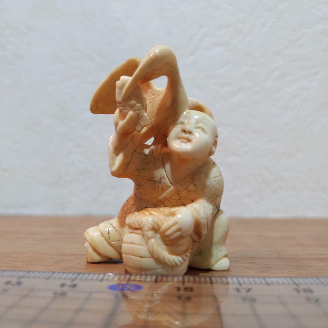 時代提げ物 人物根付 天然素材 在銘【鵜匠と鵜①】高さ約4.8cm 重さ約22ｇ