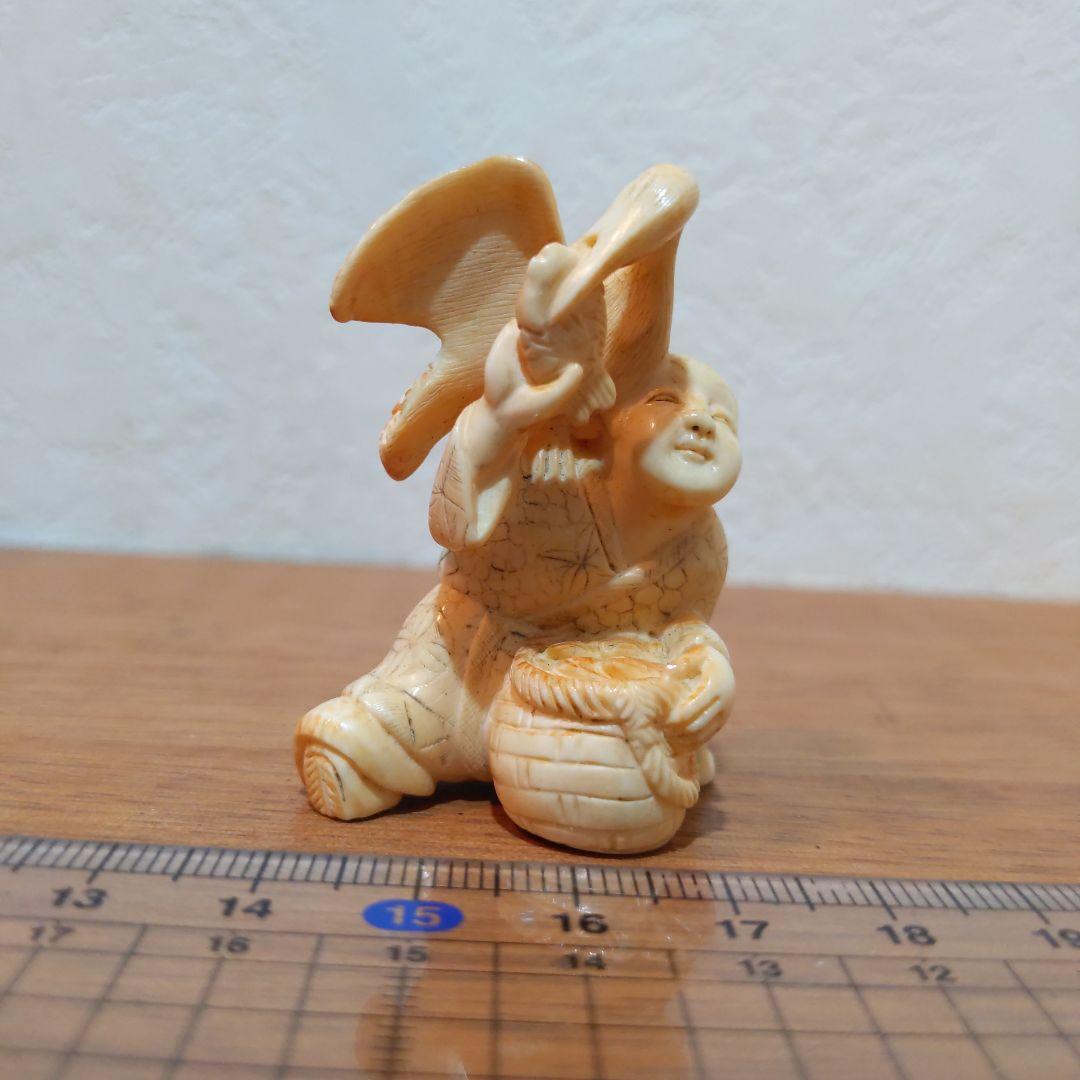 時代提げ物 人物根付 天然素材 在銘【鵜匠と鵜①】高さ約4.8cm 重さ約22ｇ