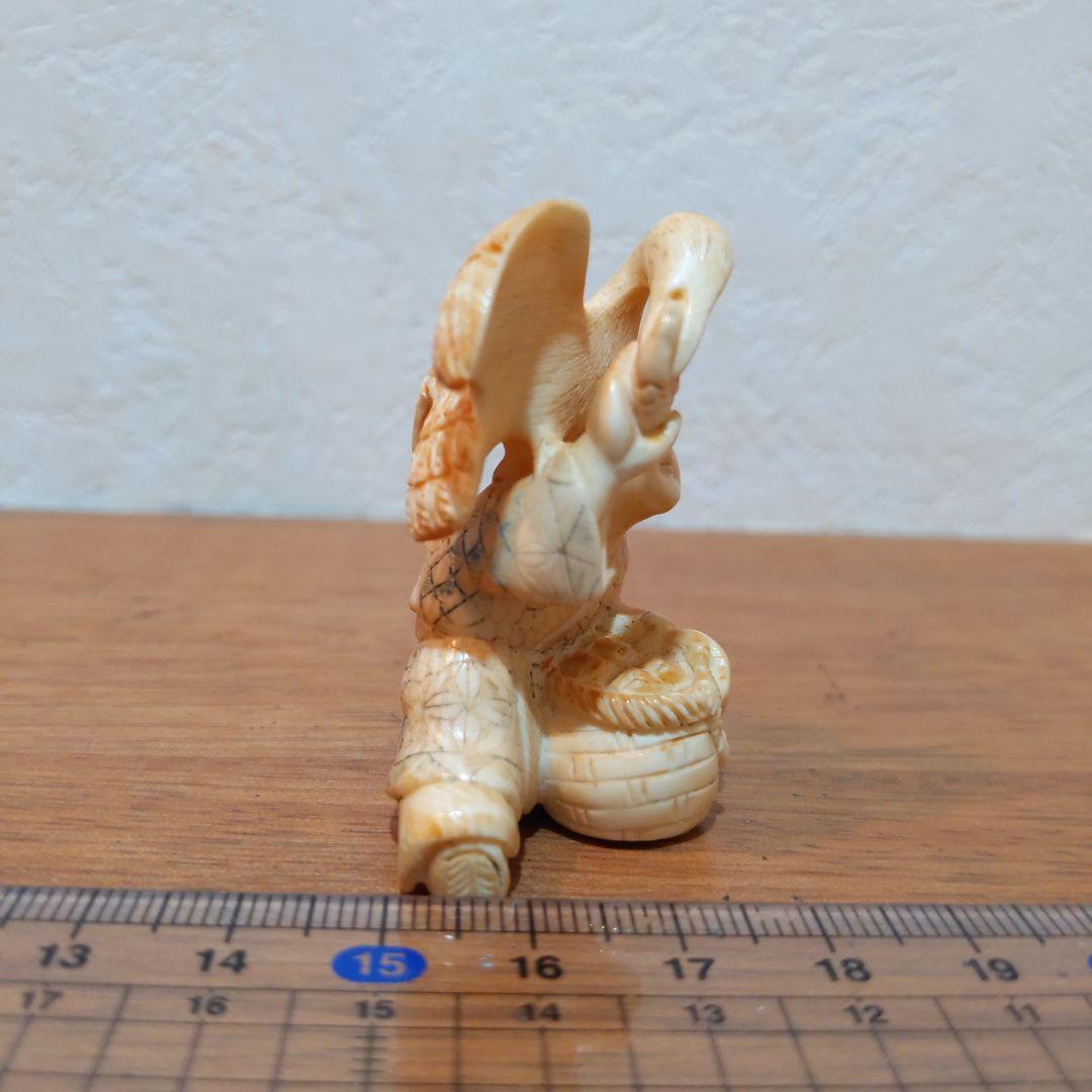 時代提げ物 人物根付 天然素材 在銘【鵜匠と鵜①】高さ約4.8cm 重さ約22ｇ