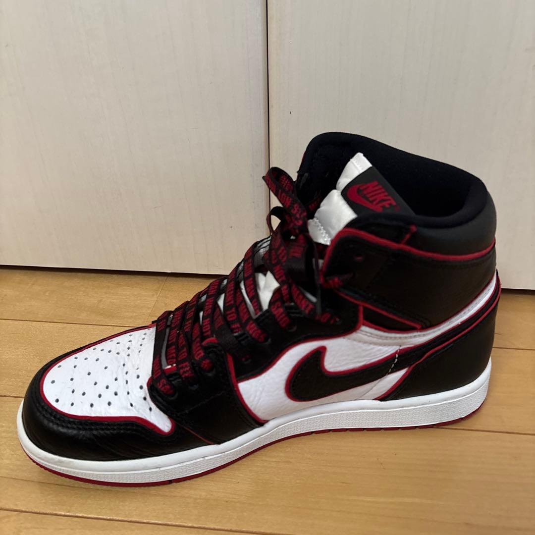 エア ジョーダン 1 レトロ ハイ ブラッド ライン スニーカー