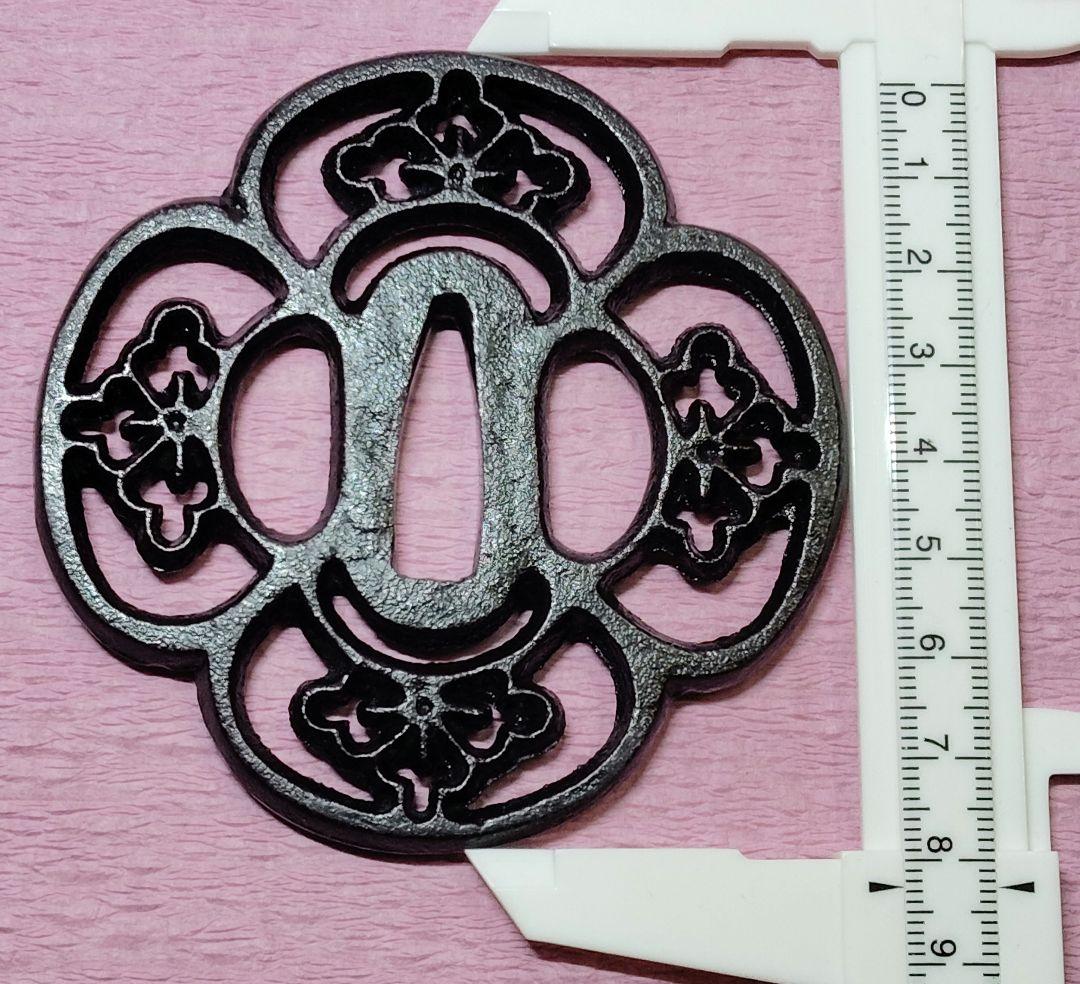 刀装具 鐔 鍔 無銘 鉄地 花菱図 木瓜形鐔 時代物