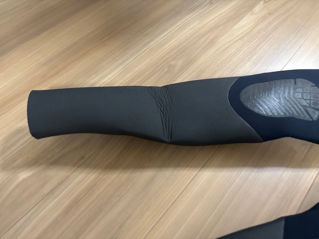 ★美品・日本製★お洒落　ビラボン　セミドライ　ウエットスーツ　サーフィン