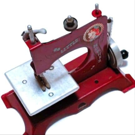 ビンテージ トイミシン リトルマザー 赤 LITTLE MOTHER スチール製