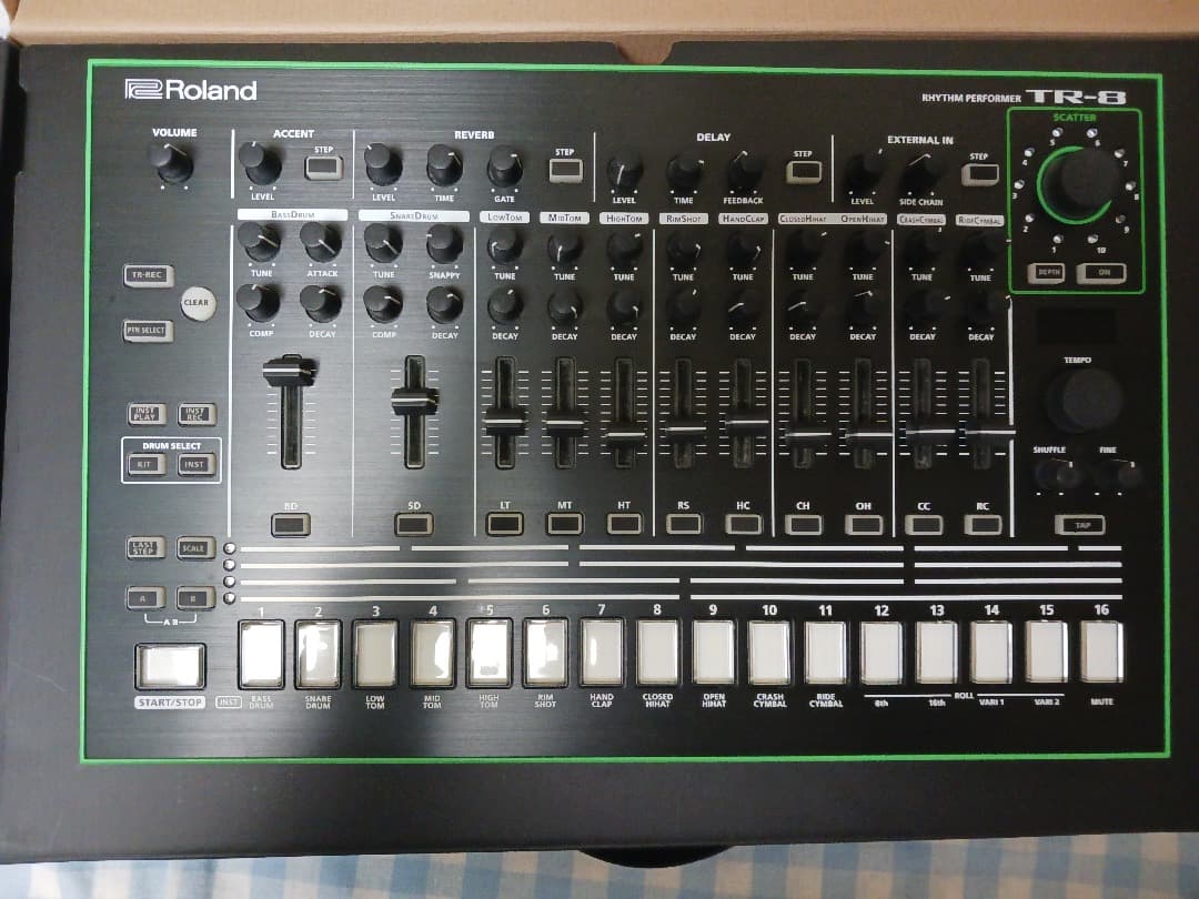 Roland TR-8 リズムパフォーマー