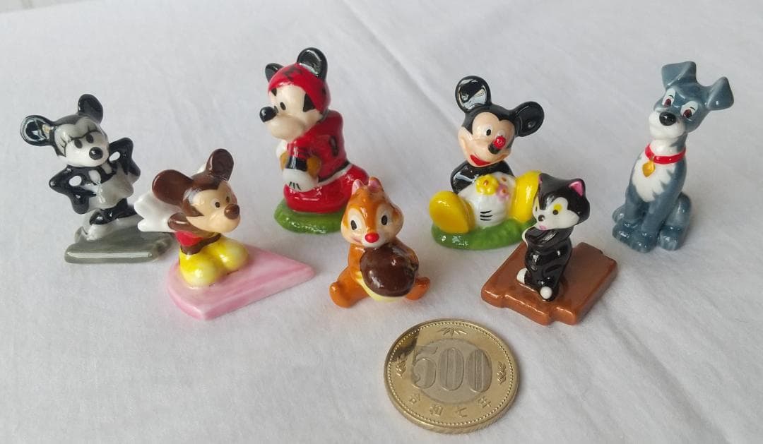 ディズニー　陶器　フィギュア　ベルメゾン　ミニチュア　置物