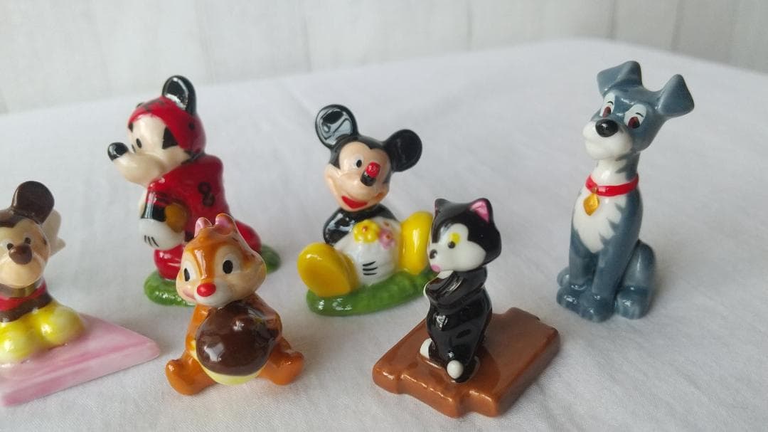 ディズニー　陶器　フィギュア　ベルメゾン　ミニチュア　置物