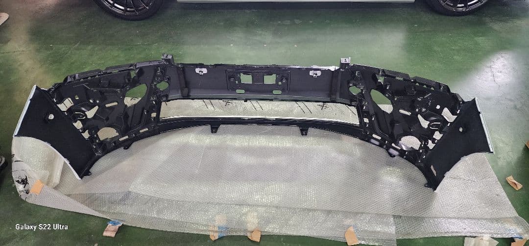 ヴェルファイア30後期純正フロントバンパー　カラー070　パールホワト