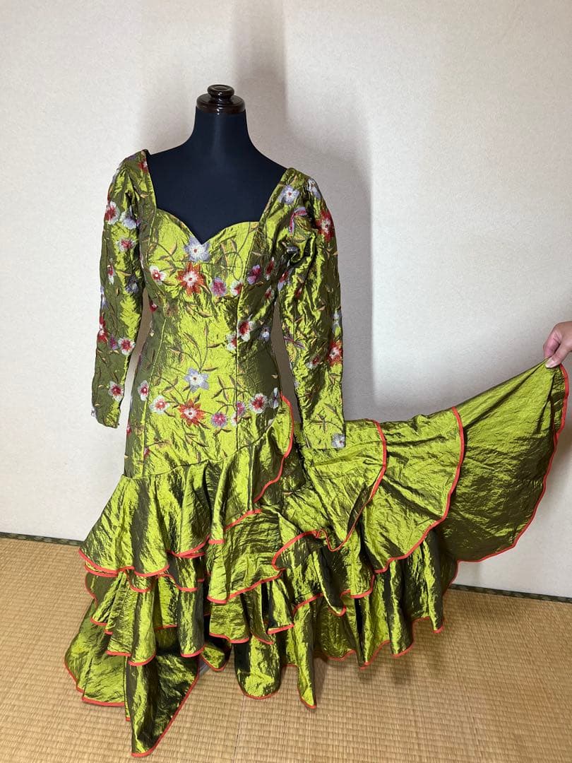 フラメンコドレス 緑色 花柄刺繍　アトリエ貴美恵
