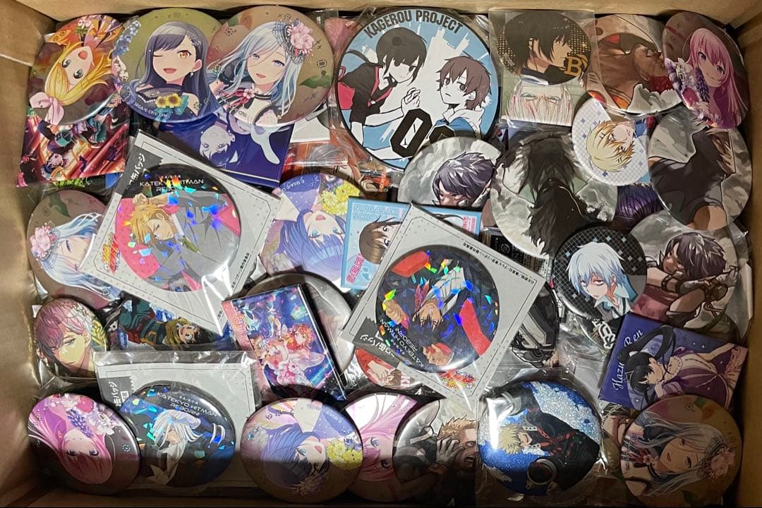アニメグッズ　キャラクターグッズ 缶バッジ まとめ売り　1200個以上一箱限定