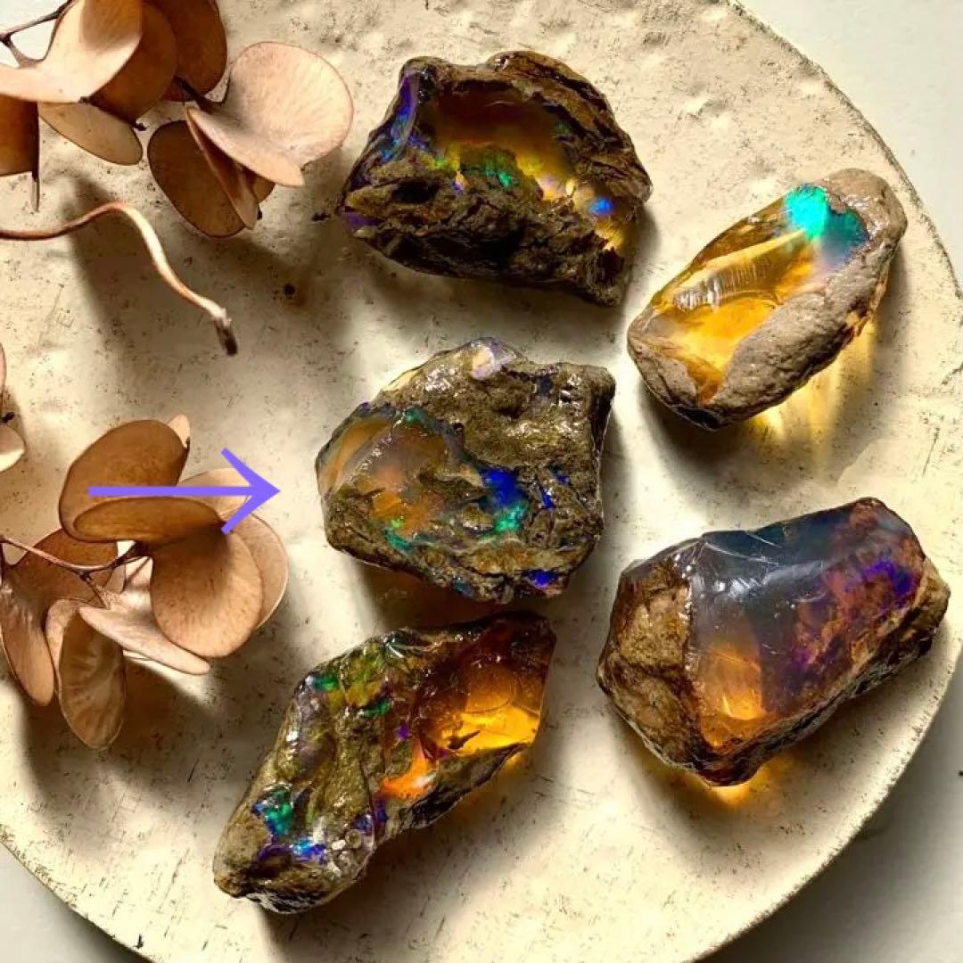 青い斑の浮かぶ魅力的なオレンジオパール73.5ct/ファイアオパール/鉱物標本