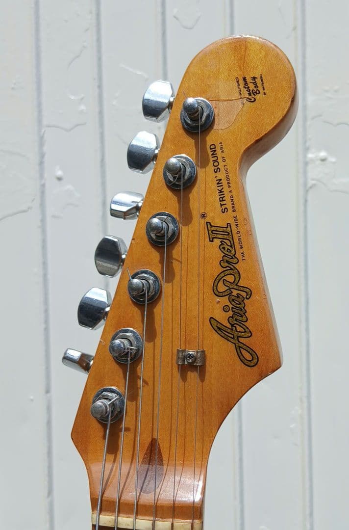 ジャパンビンテージ　AriaPro2　Strikin'Sound　ストラトタイプ