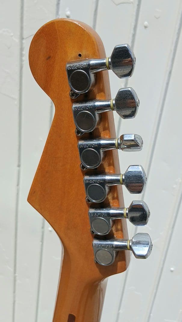 ジャパンビンテージ　AriaPro2　Strikin'Sound　ストラトタイプ