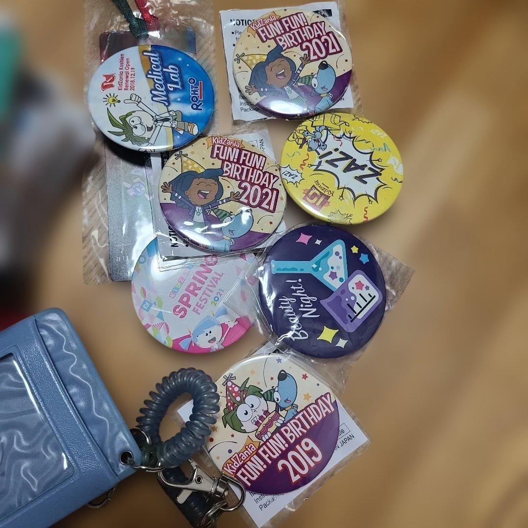 キッザニア甲子園　グッズ　e-Kidzo ゴールドカードとバッジセット　他