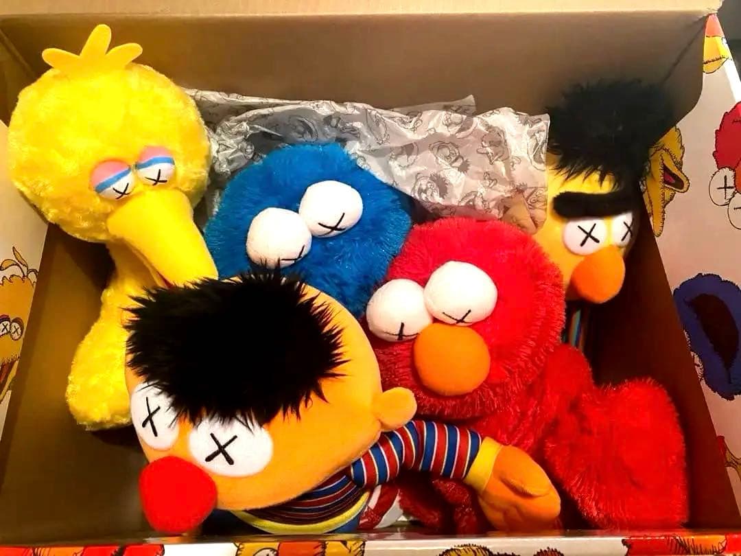 UNIQLOxKAWSxセサミストリート コンプリートボックス(タグ付/箱有り)