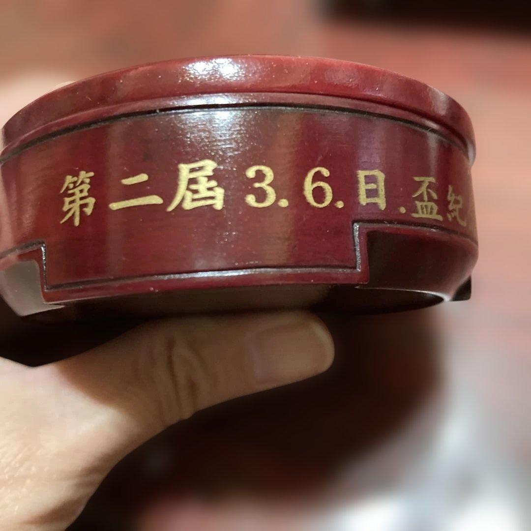 古美術品　ドラゴン彫刻の赤い漆器