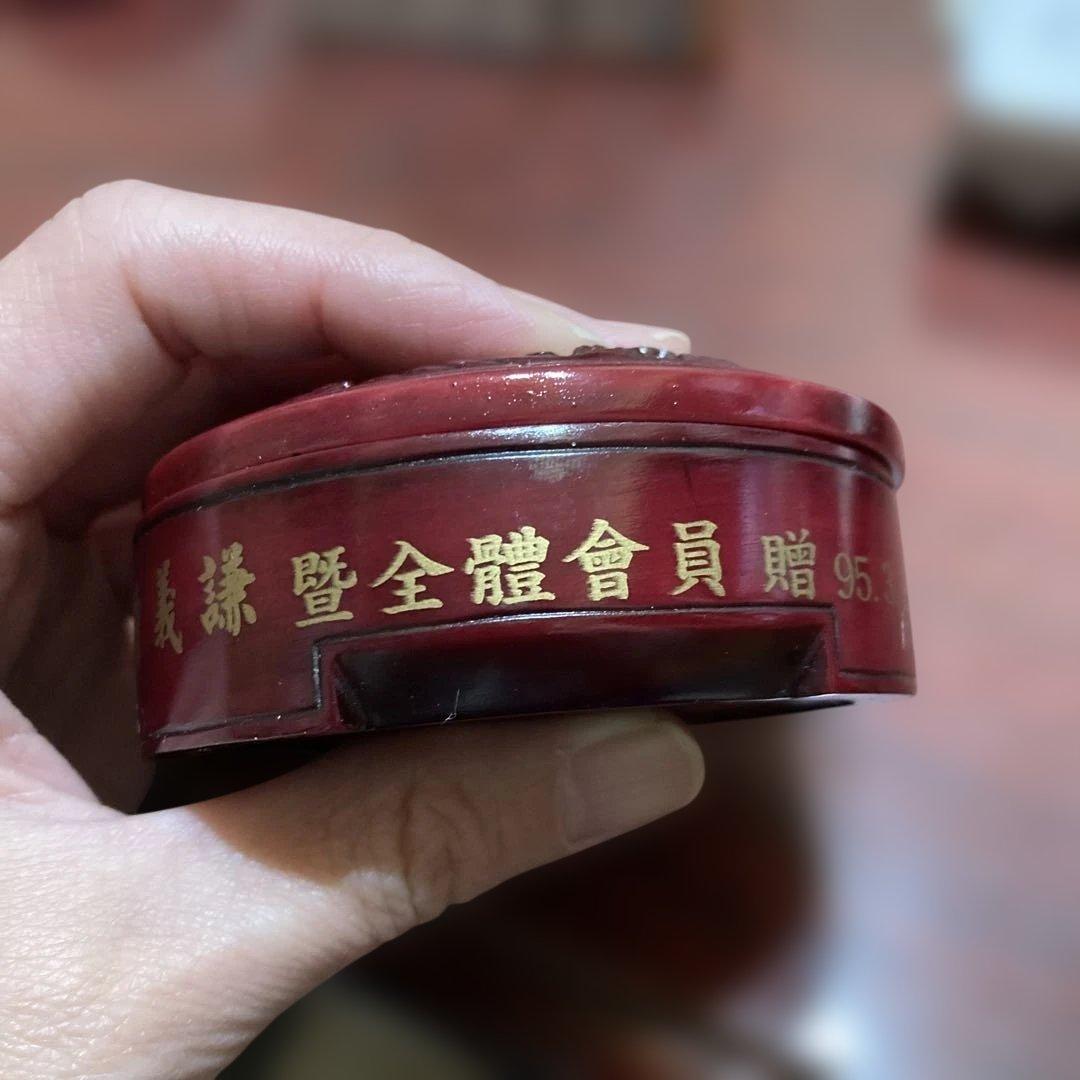 古美術品　ドラゴン彫刻の赤い漆器