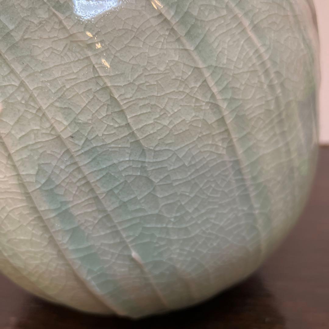 青磁の花器　魅力的なフォルム　一点物