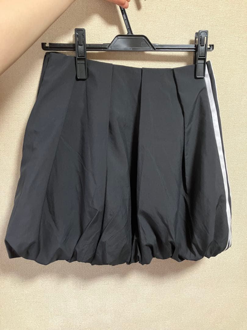 adidas バルーンスカート