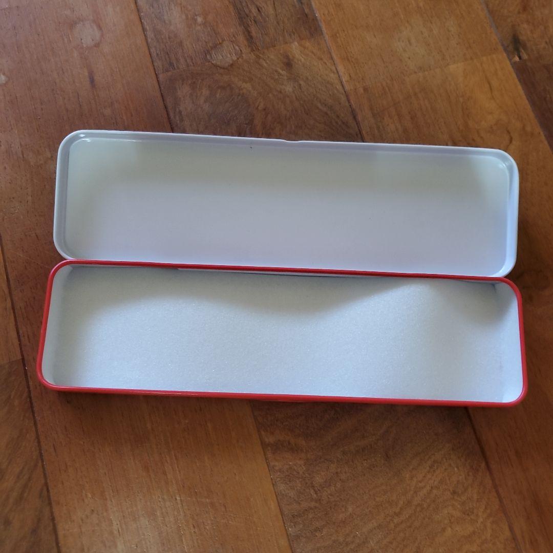 MÖTLEY CRÜE 筆箱 レッド