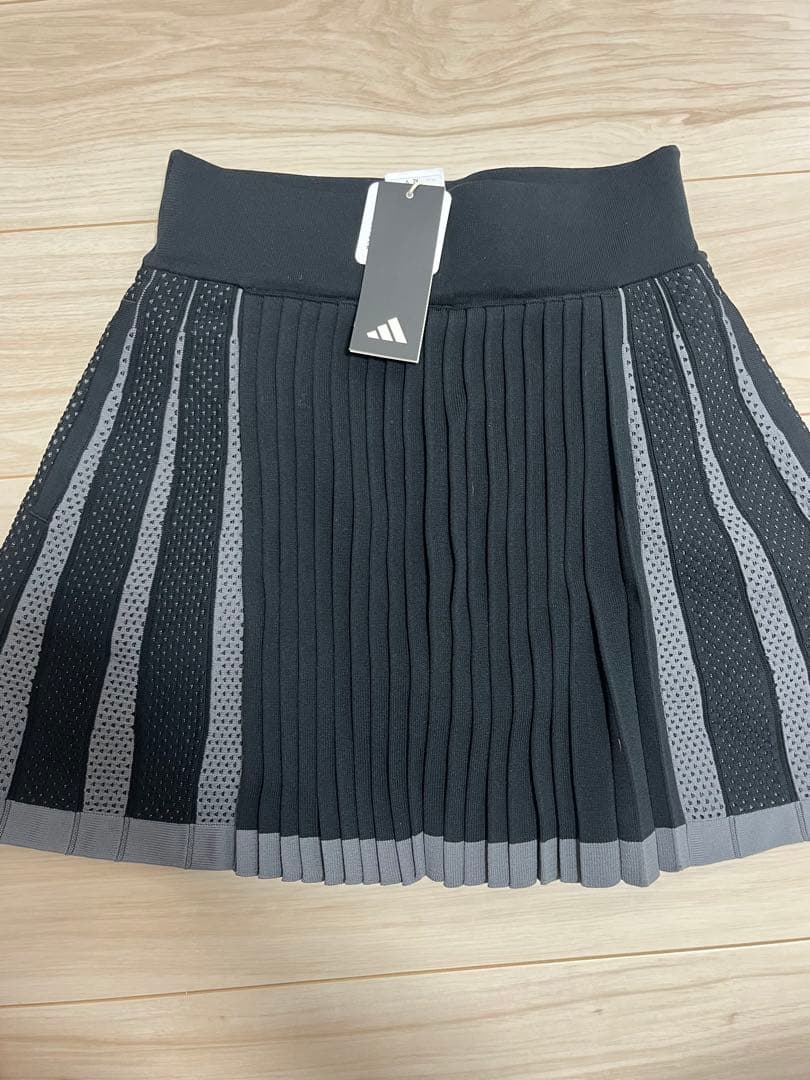 新品　adidas モックネック　裏起毛　フレアースカート　　セットアップ　M