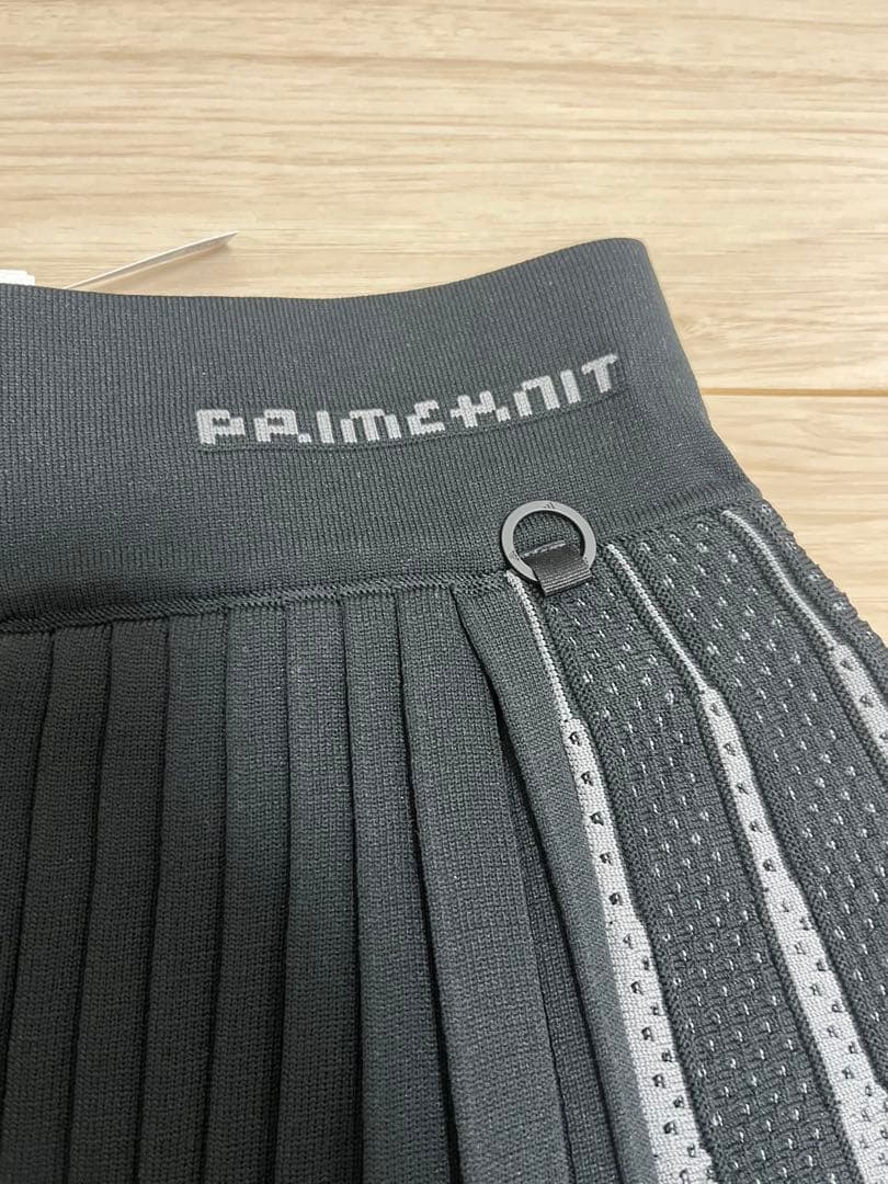 新品　adidas モックネック　裏起毛　フレアースカート　　セットアップ　M