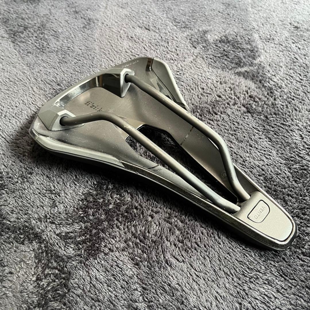 fi'zi:k 自転車用サドル アルゴ ヴェント 5