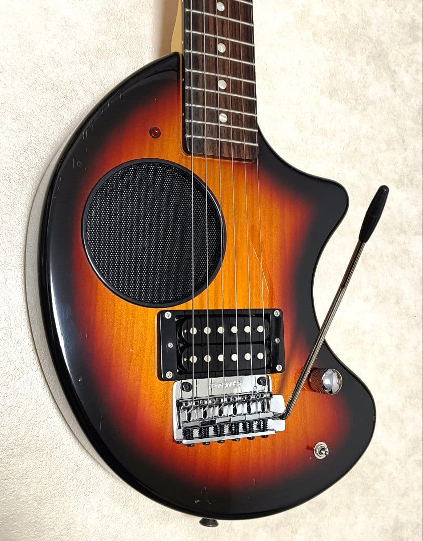 【美品】ZO-3 芸達者 3TS アンプ内蔵ミニギター ヘッドフォン端子付き！！