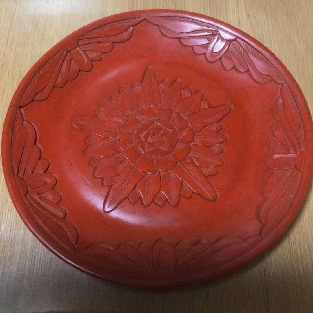 手彫り、中国堆朱の皿2枚