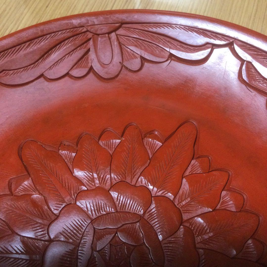 手彫り、中国堆朱の皿2枚