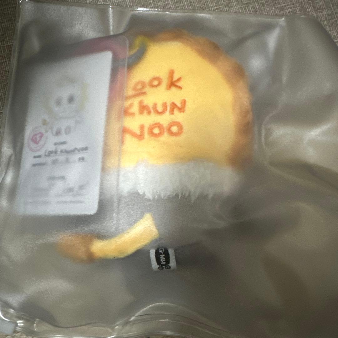 ぬいぐるみ LOOK KHUNNOO DOLL KEYCHAIN