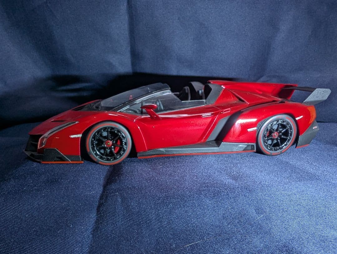 京商　1/18ミニカーLamborghini Veneno レッド